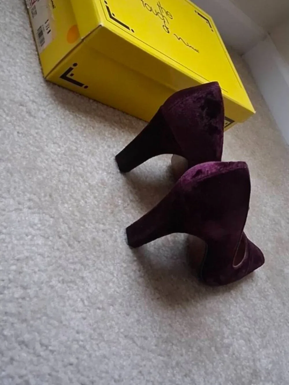 Vintage Y2K The Touch of Nina Wine Velvet Pumps Heels 6.5M